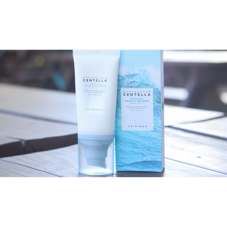 کرم ضد آفتاب اصل بدون رنگ سنتلا، 50 SPF، مدل 1004، مناسب پوست حساس، نرمال و خشک و حجم 50 میلیلیتر، محافظت کننده در برابر اشعه UVA و UVB، بدون تست حیوانی، ++++PA، آبرسان، ضد التهاب، با ماندگاری 3 ساعته