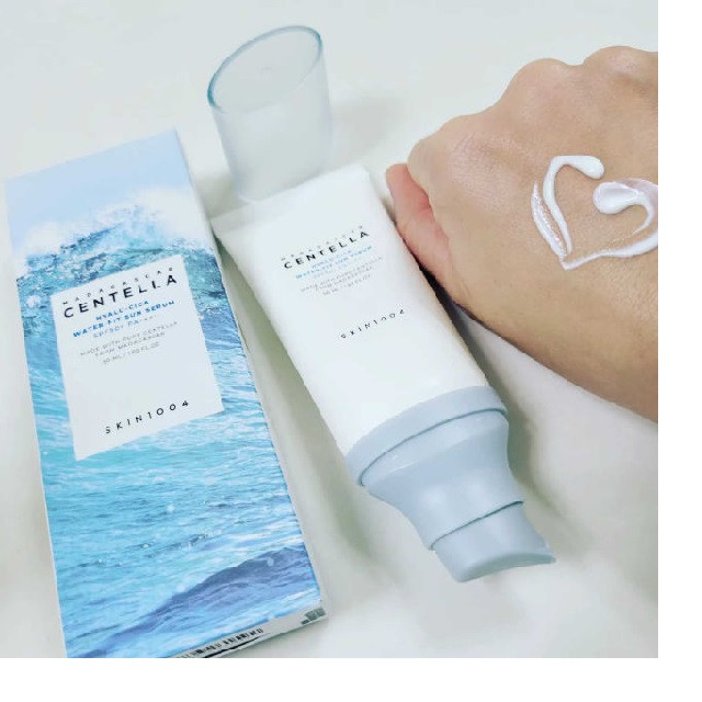 کرم ضد آفتاب اصل بدون رنگ سنتلا، 50 SPF، مدل 1004، مناسب پوست حساس، نرمال و خشک و حجم 50 میلیلیتر، محافظت کننده در برابر اشعه UVA و UVB، بدون تست حیوانی، ++++PA، آبرسان، ضد التهاب، با ماندگاری 3 ساعته