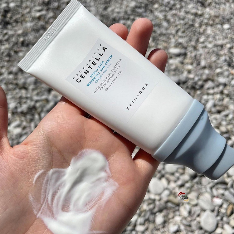 کرم ضد آفتاب اصل بدون رنگ سنتلا، 50 SPF، مدل 1004، مناسب پوست حساس، نرمال و خشک و حجم 50 میلیلیتر، محافظت کننده در برابر اشعه UVA و UVB، بدون تست حیوانی، ++++PA، آبرسان، ضد التهاب، با ماندگاری 3 ساعته