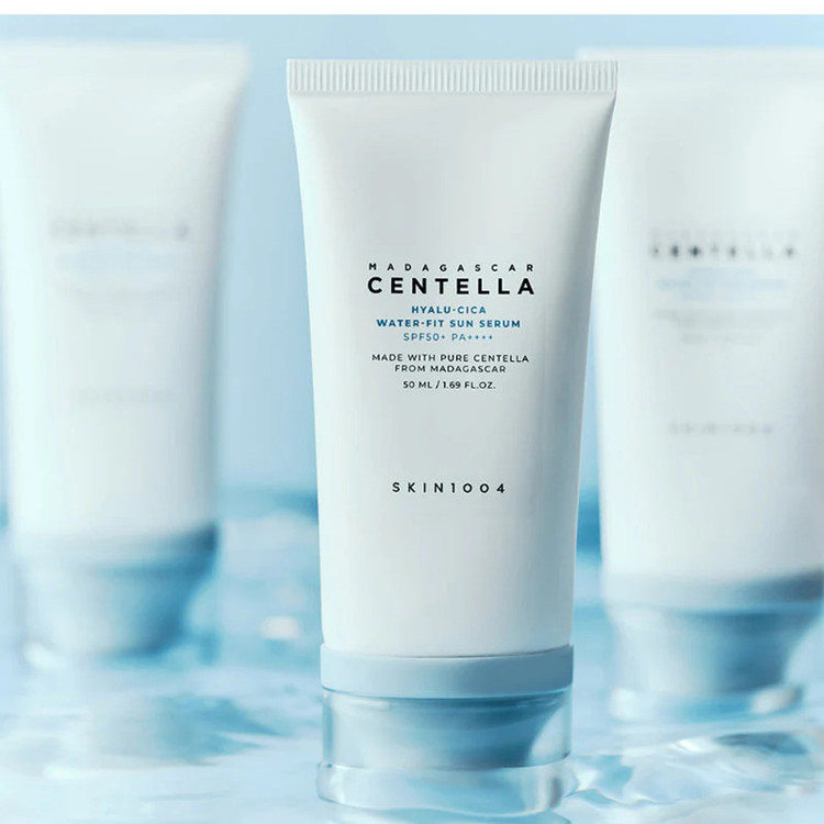 کرم ضد آفتاب اصل بدون رنگ سنتلا، 50 SPF، مدل 1004، مناسب پوست حساس، نرمال و خشک و حجم 50 میلیلیتر، محافظت کننده در برابر اشعه UVA و UVB، بدون تست حیوانی، ++++PA، آبرسان، ضد التهاب، با ماندگاری 3 ساعته