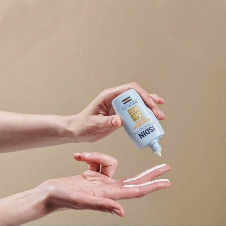 فلوئید ضدآفتاب بدون رنگ SPF50 مدل Fusion Water Magic مناسب انواع پوست، حجم 50 میلیلیتر