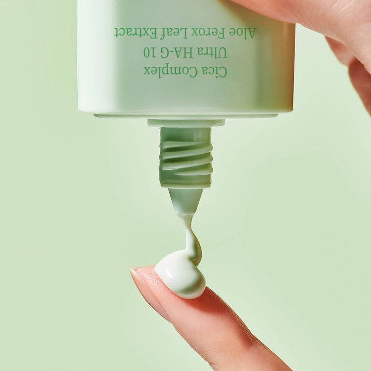 سرم ضد آفتاب بدون رنگ Spf50 مدل Cica Calming مناسب انواع پوست حجم 50 میلیلیتر